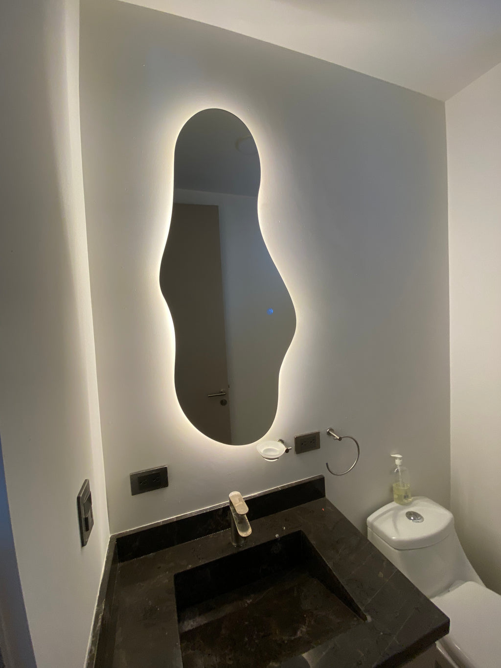 Espejo Aura G 120x52 Espejo LED Irregular con 3 Tonos de Luz