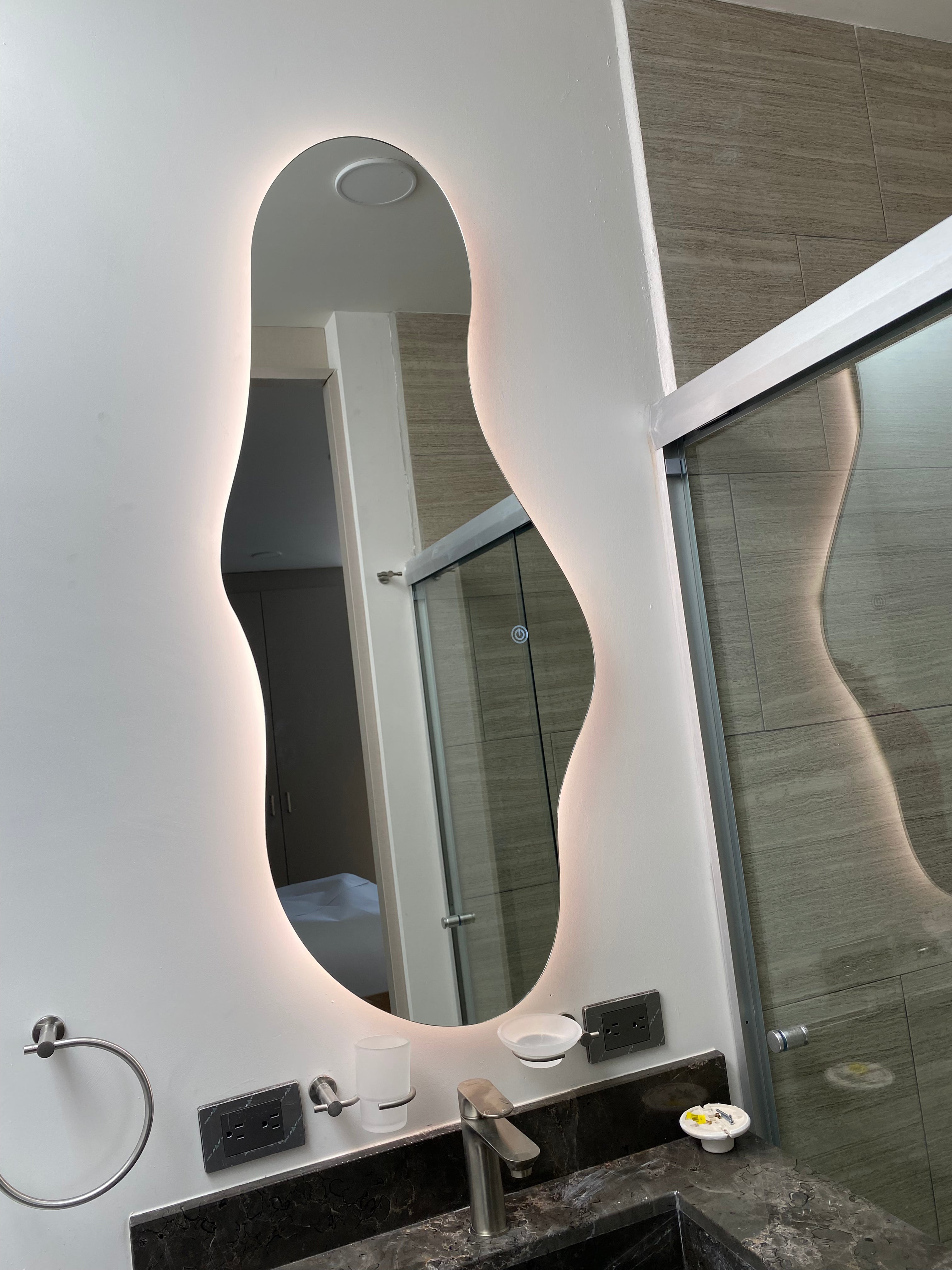 Espejo Aura G 120x52 Espejo LED Irregular con 3 Tonos de Luz