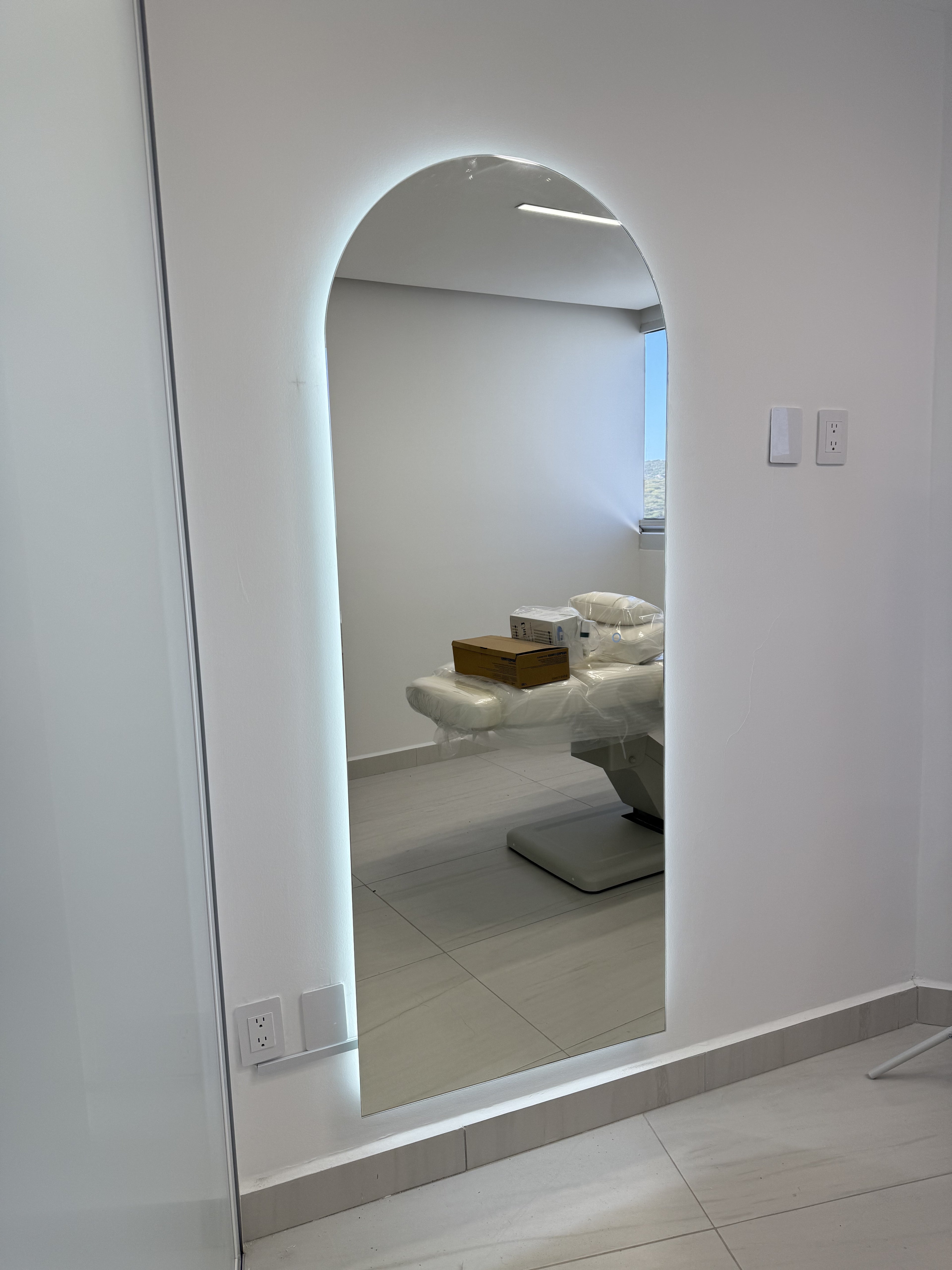 Espejo Jade J 180x70 Espejo LED Tipo Arco con 3 Tonos de Luz