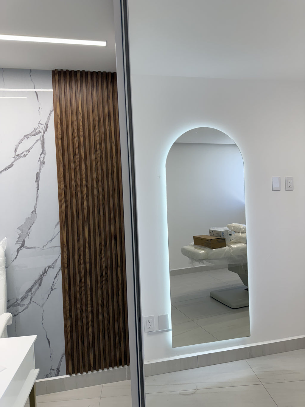 Espejo Jade J 180x70 Espejo LED Tipo Arco con 3 Tonos de Luz