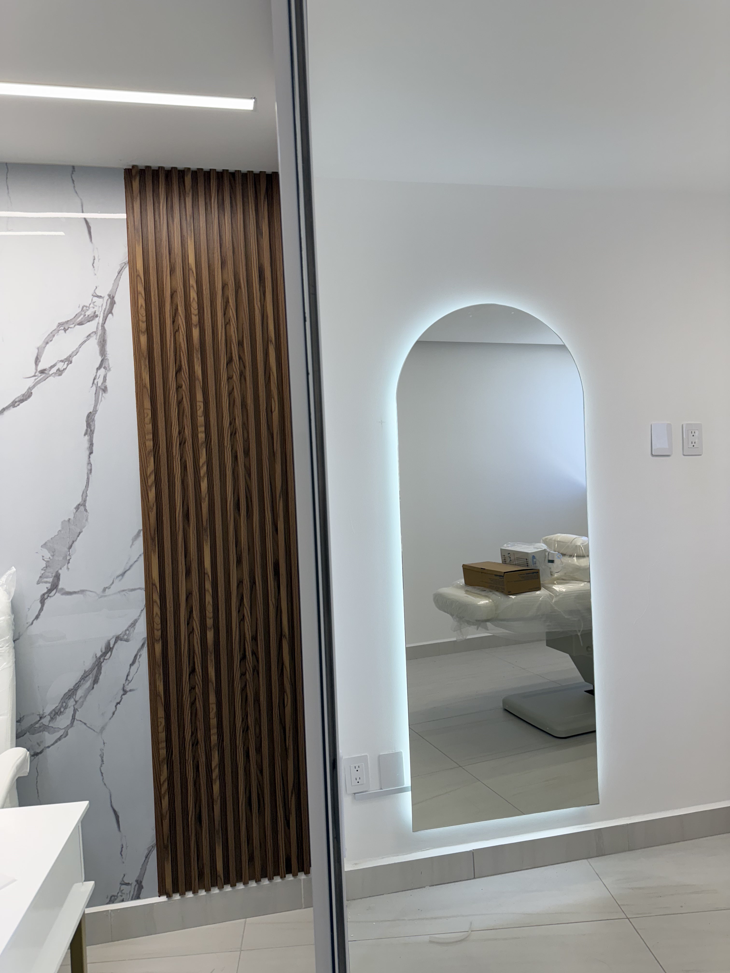 Espejo Jade J 180x70 Espejo LED Tipo Arco con 3 Tonos de Luz