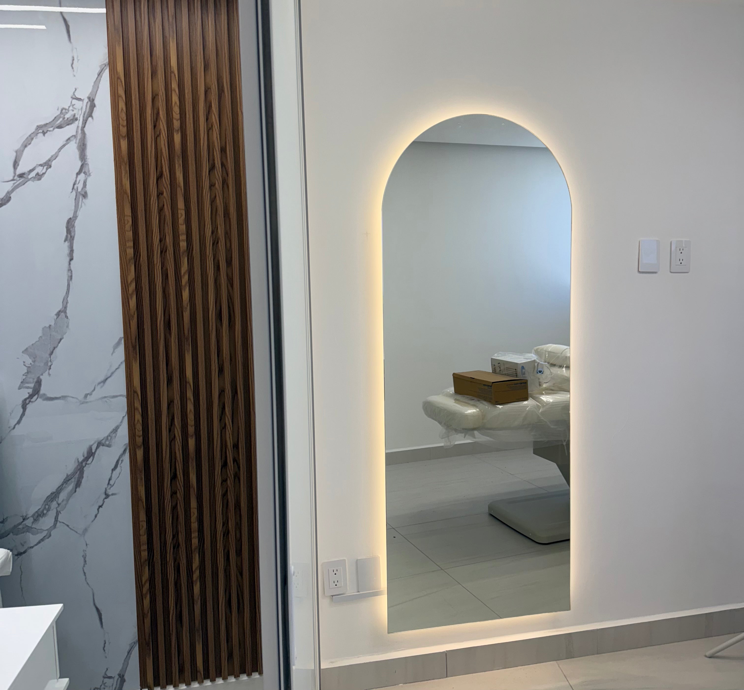 Espejo Jade J 180x70 Espejo LED Tipo Arco con 3 Tonos de Luz