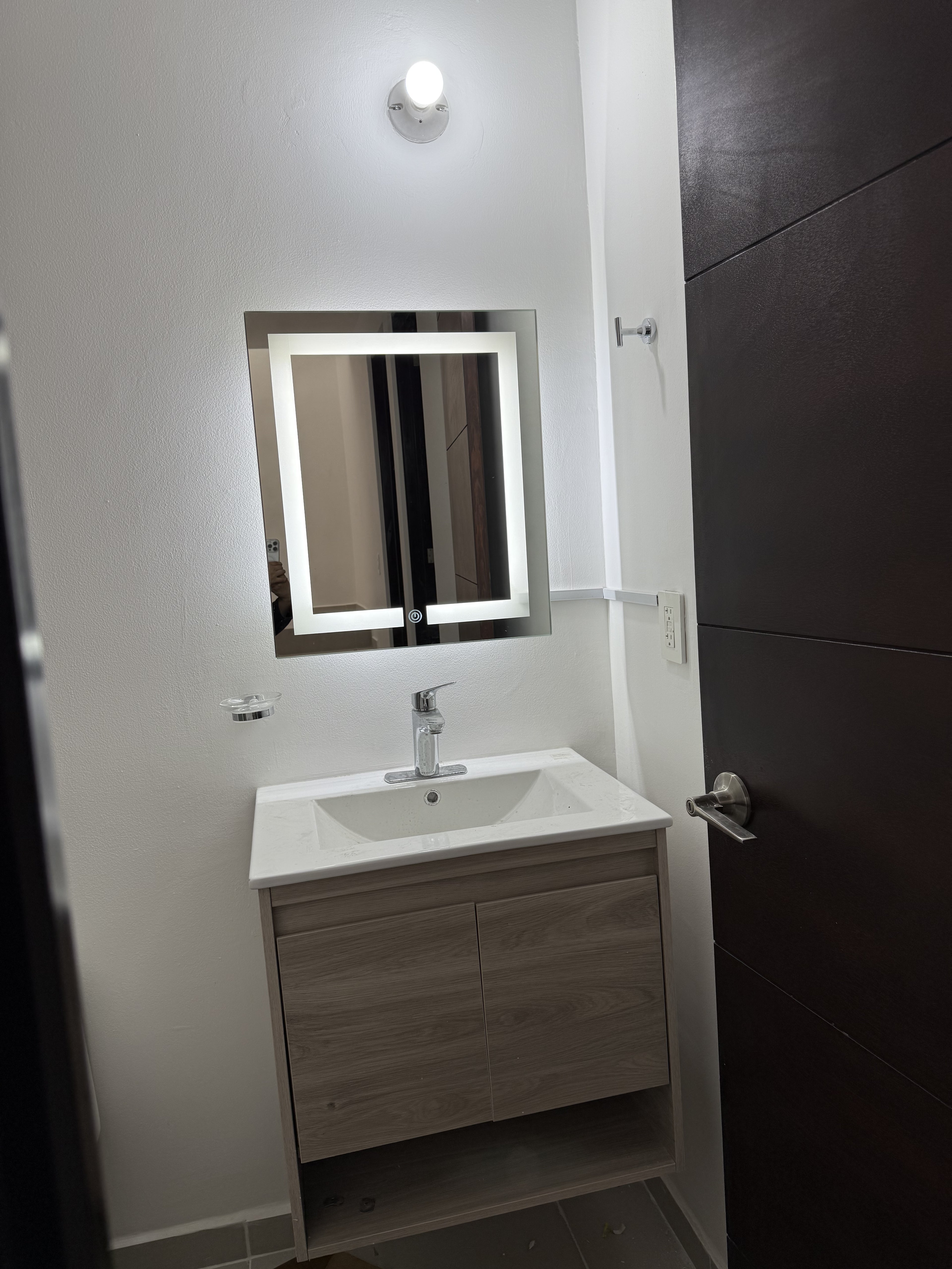 Espejo Liverpool CH 60x52 Espejo LED Rectangular con 3 Tonos de Luz