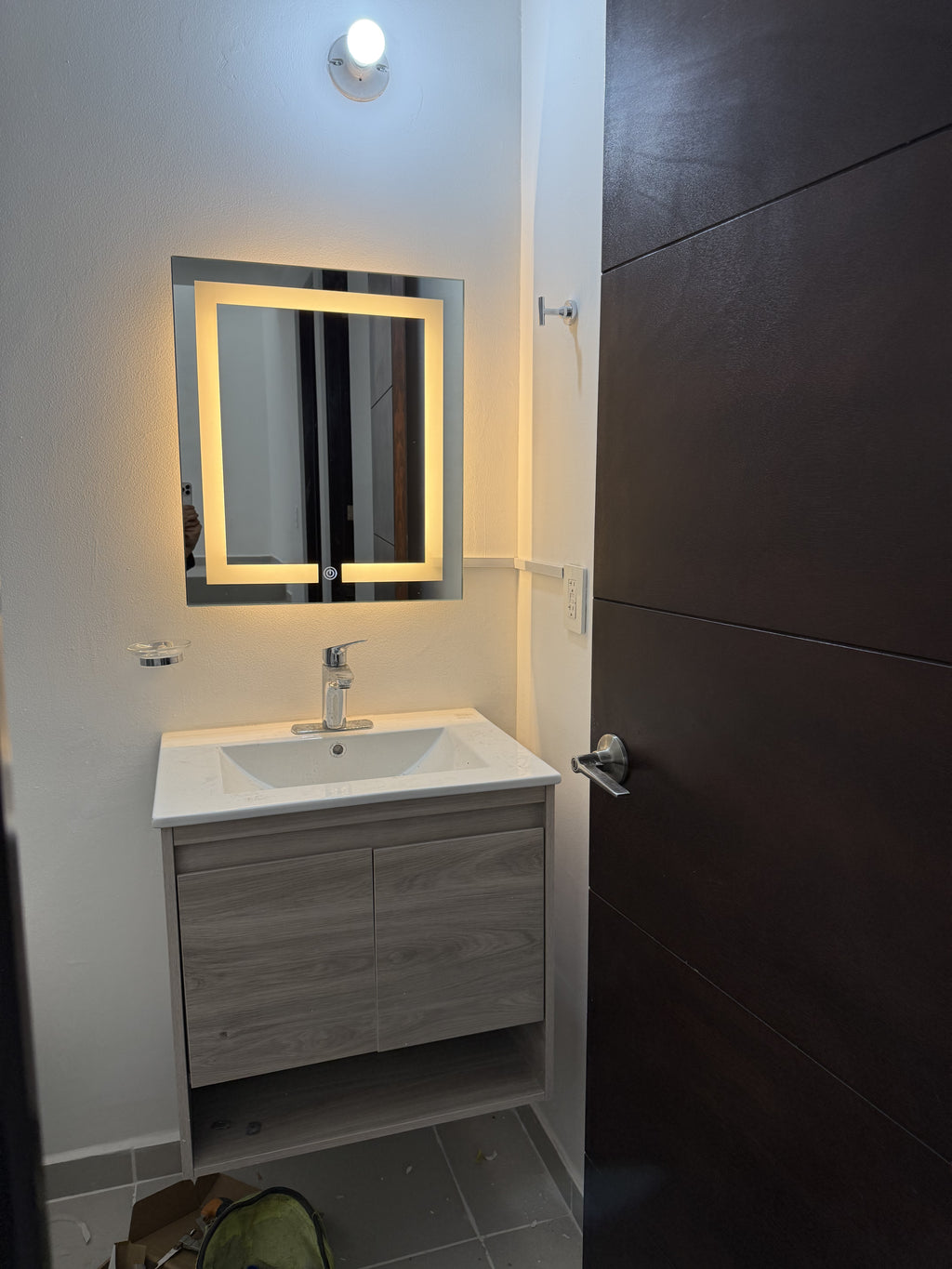 Espejo Liverpool CH 60x52 Espejo LED Rectangular con 3 Tonos de Luz