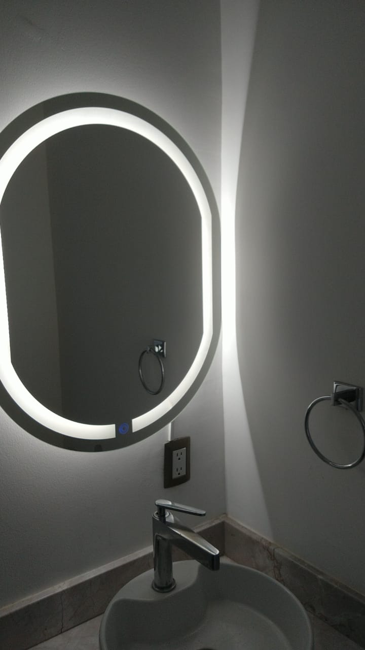 Espejo Monaco G 78x60 Espejo LED Tipo Pildora con 3 Tonos de Luz