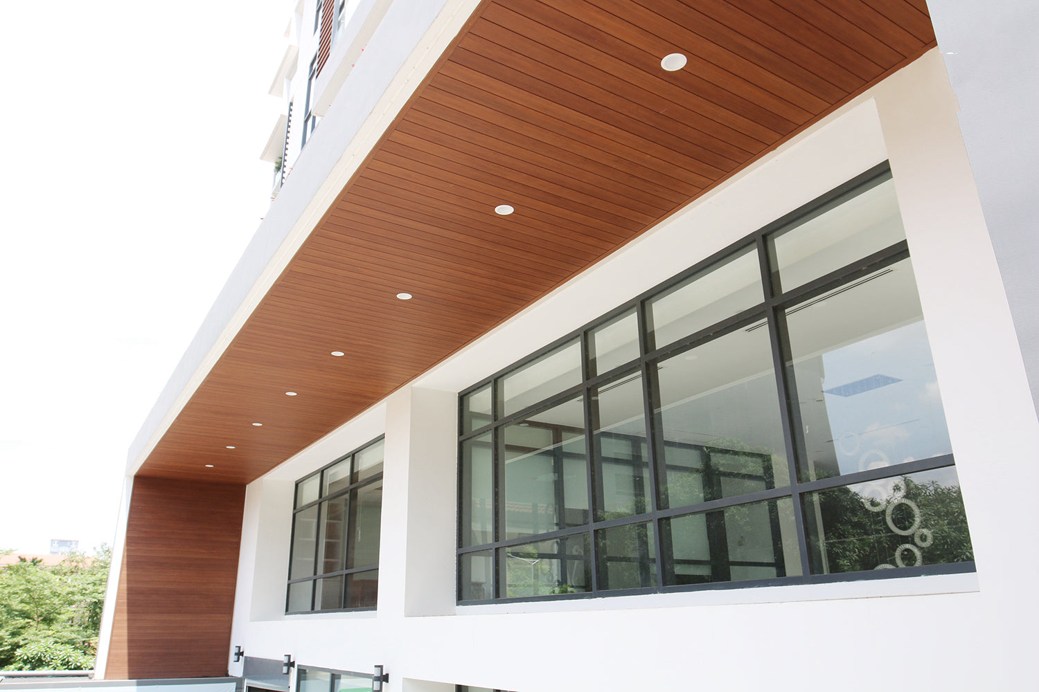 Wall Cladding Merbau – Revestimiento Premium para Muros y Techos